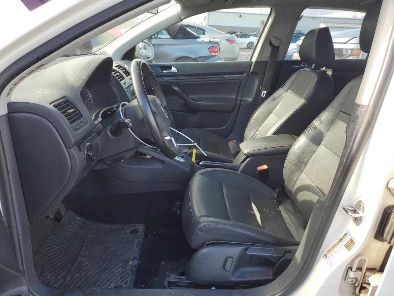 2010 Volkswagen Jetta - Image 7