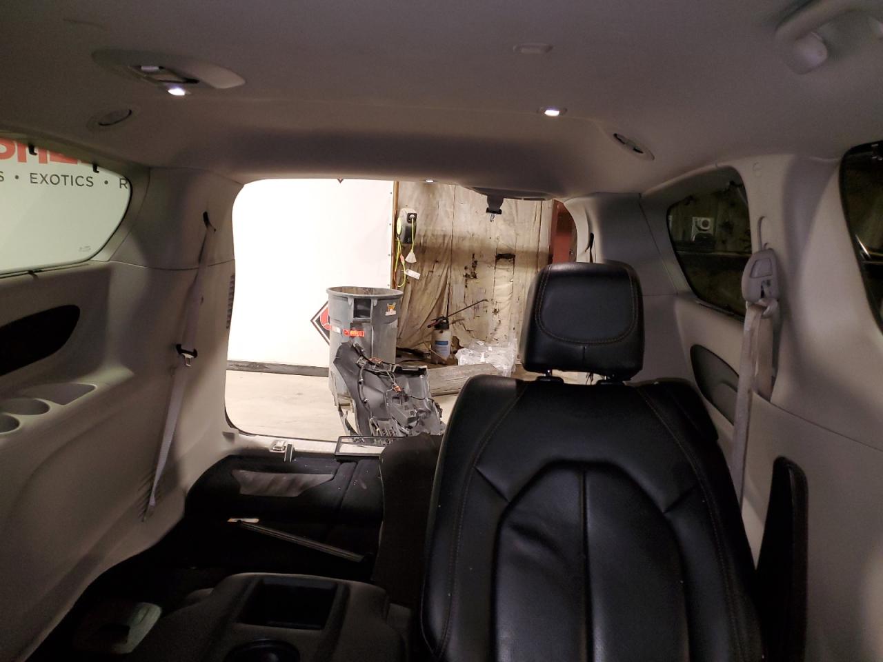 2018 Chrysler Pacifica - Image 10