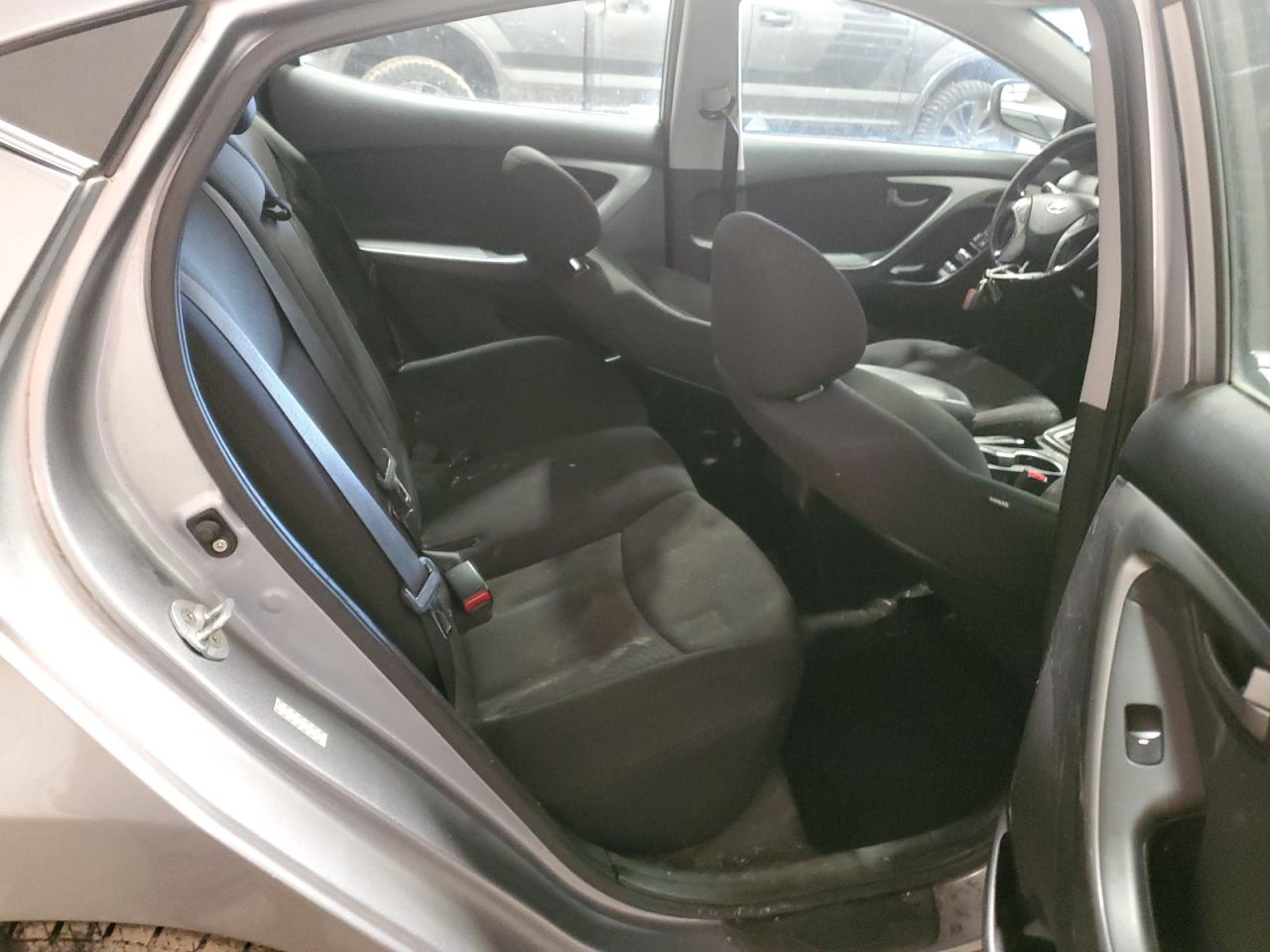 2016 Hyundai Elantra - Image 10