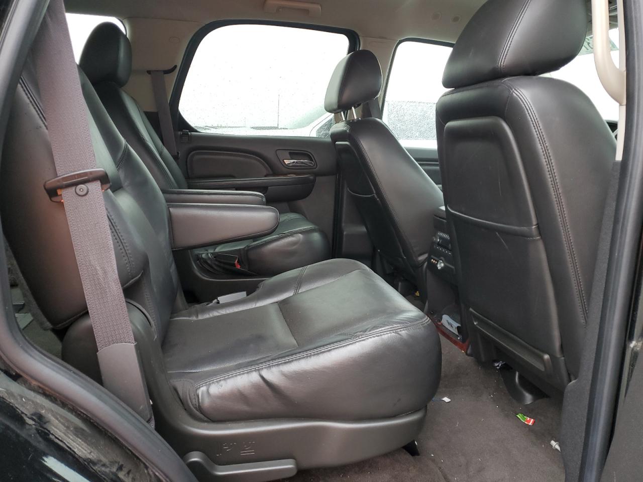 2011 Cadillac Escalade - Image 11