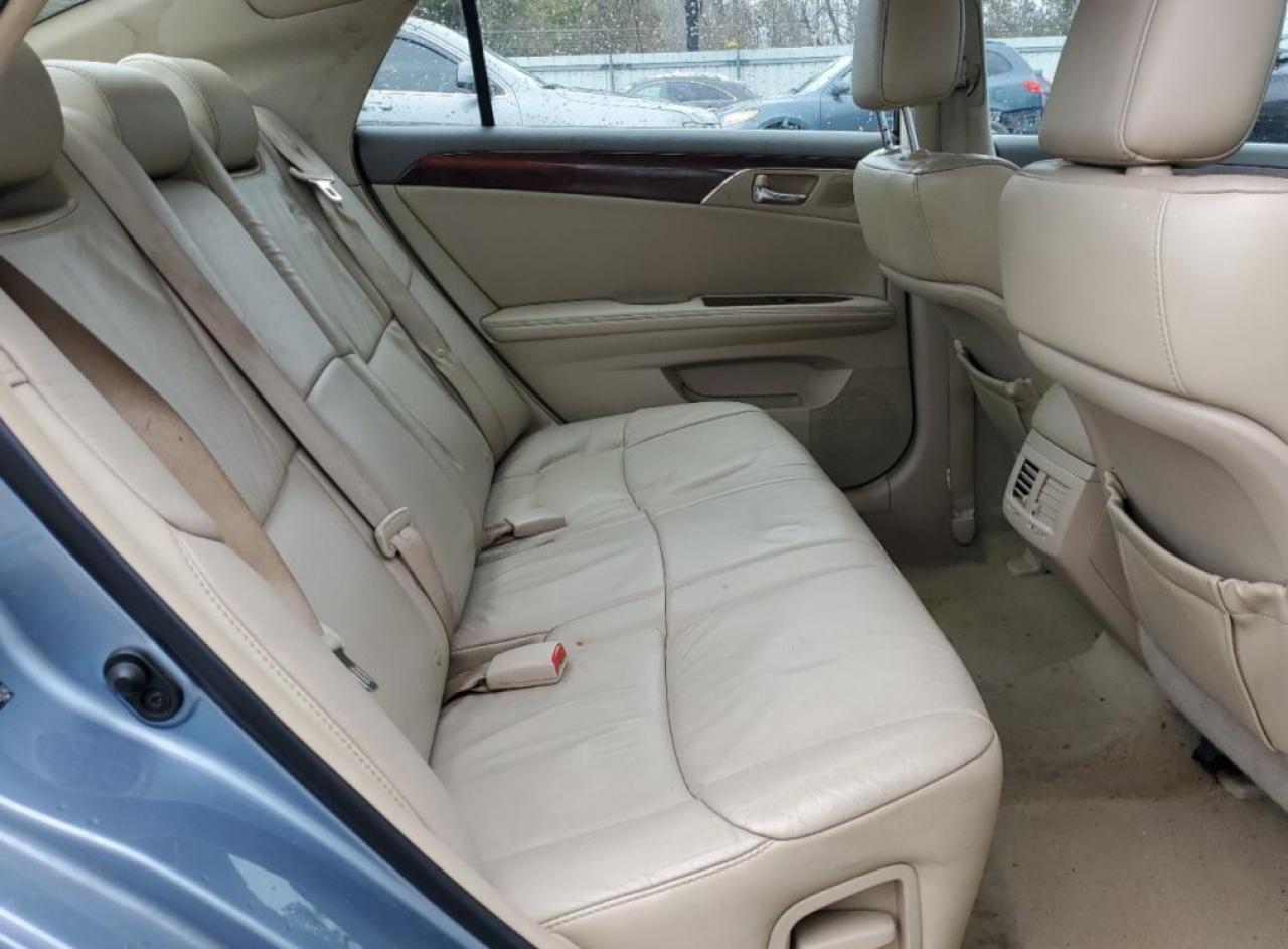 2010 Toyota Avalon - Image 11