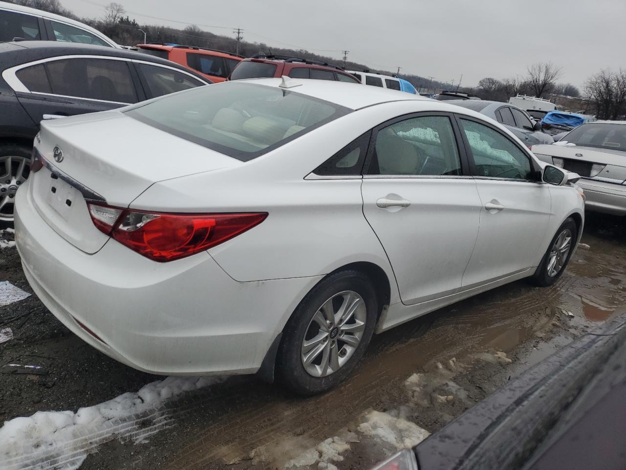 2013 Hyundai Sonata - Image 3
