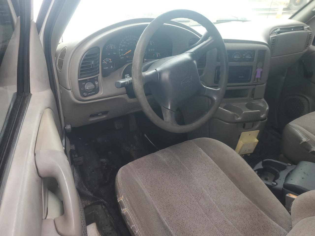 2000 Chevrolet Astro - Image 8