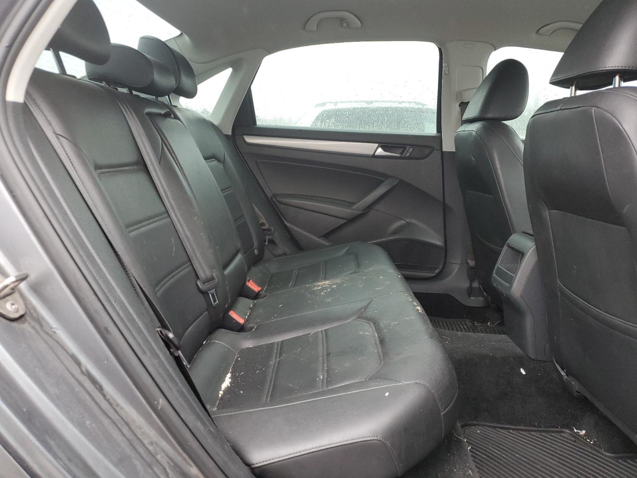 2015 Volkswagen Passat - Image 10