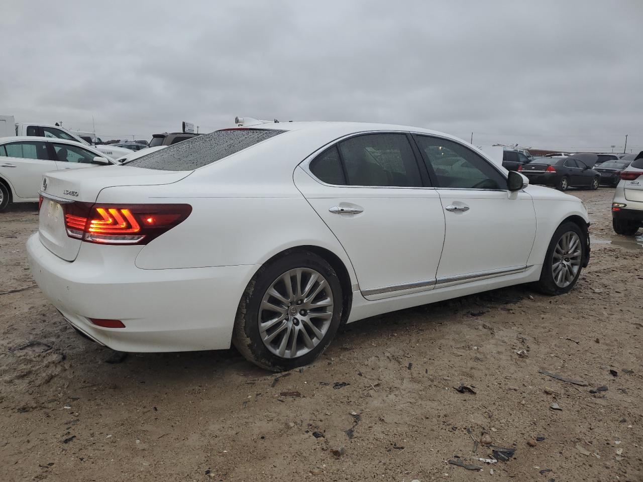 2014 Lexus LS - Image 3