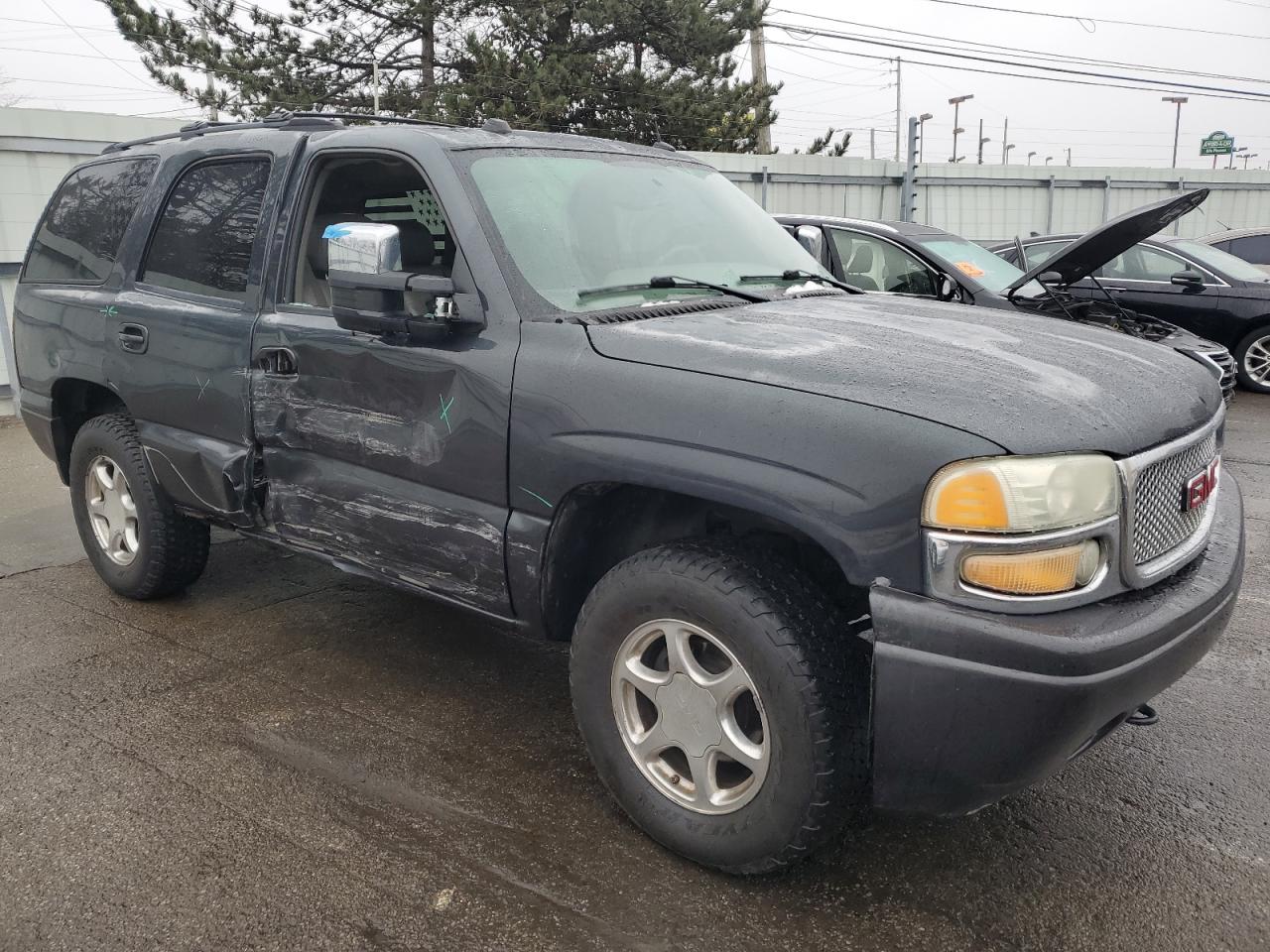 2004 GMC Yukon - Image 4