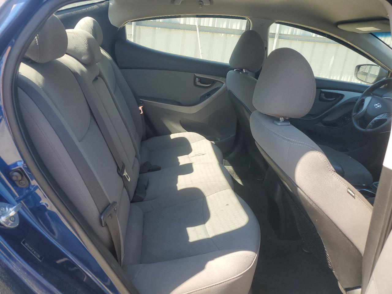 2015 Hyundai Elantra - Image 10