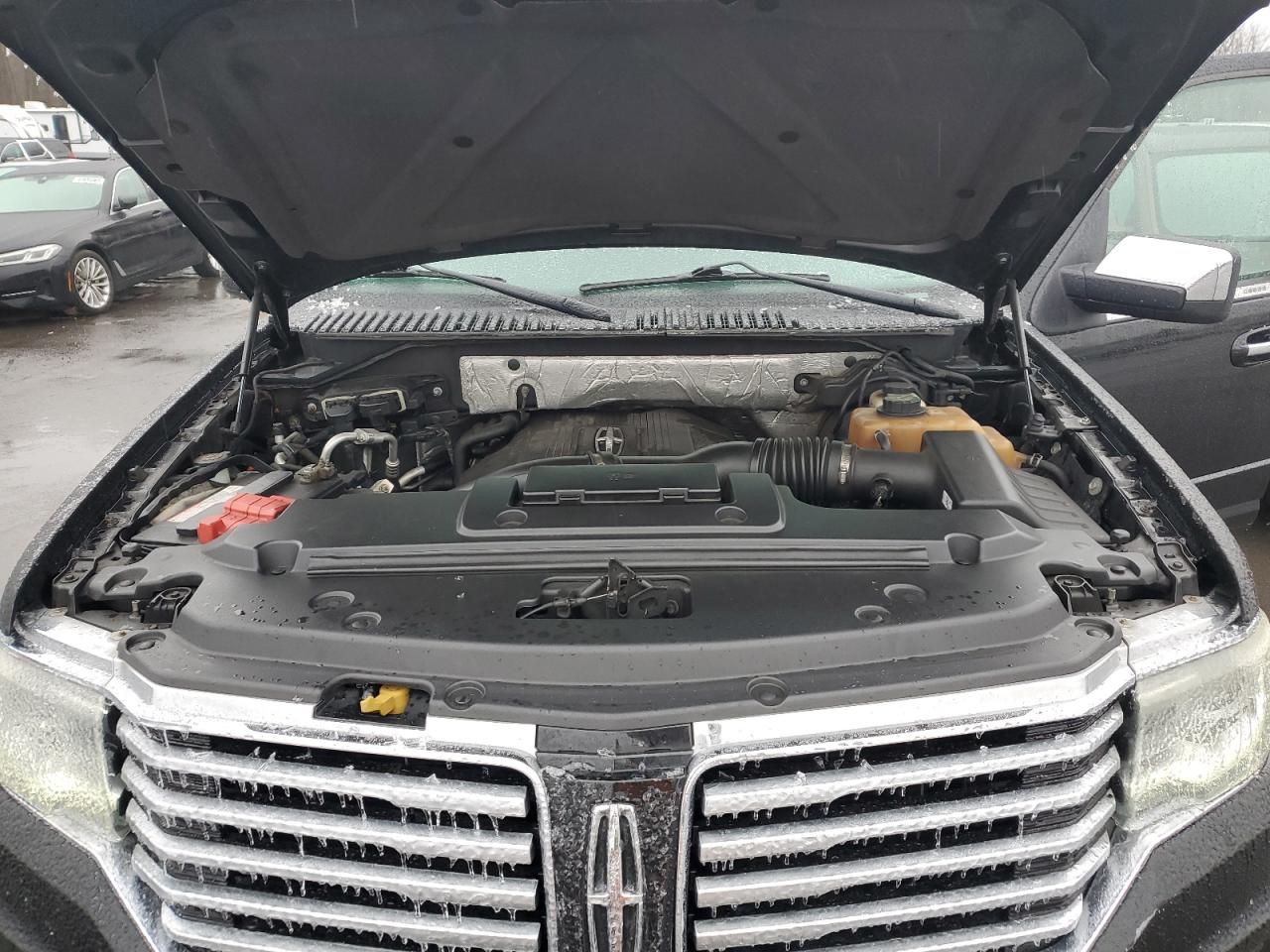 2015 Lincoln Navigator - Image 12