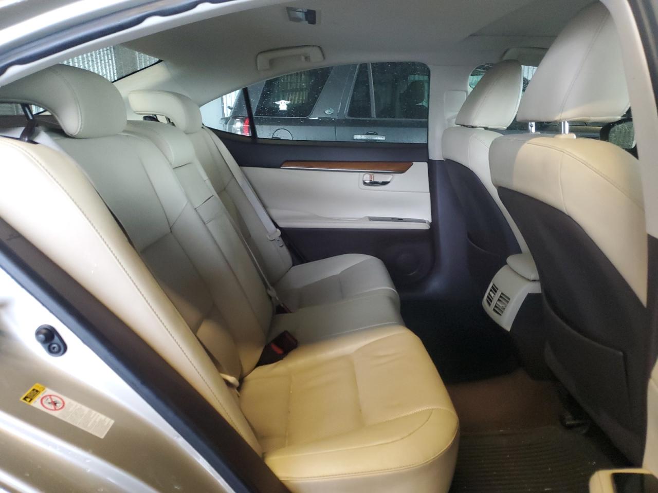 2017 Lexus ES - Image 10