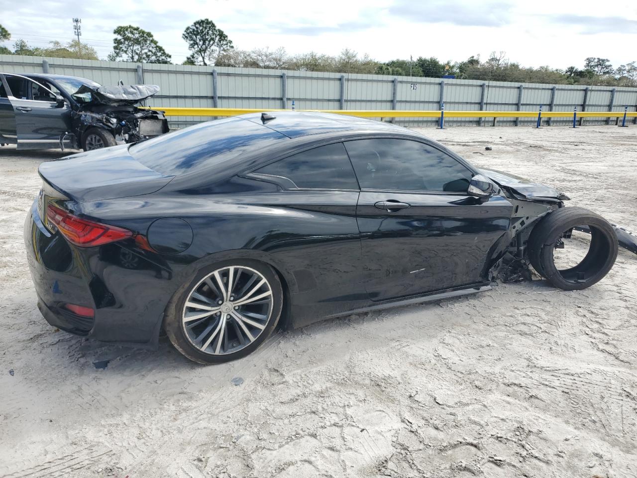 2018 Infiniti Q60 - Image 3