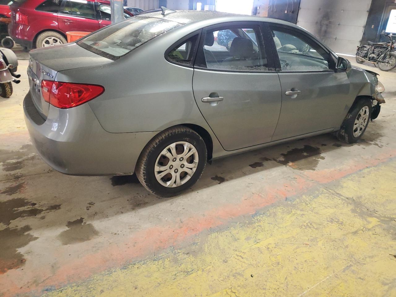 2010 Hyundai Elantra - Image 3