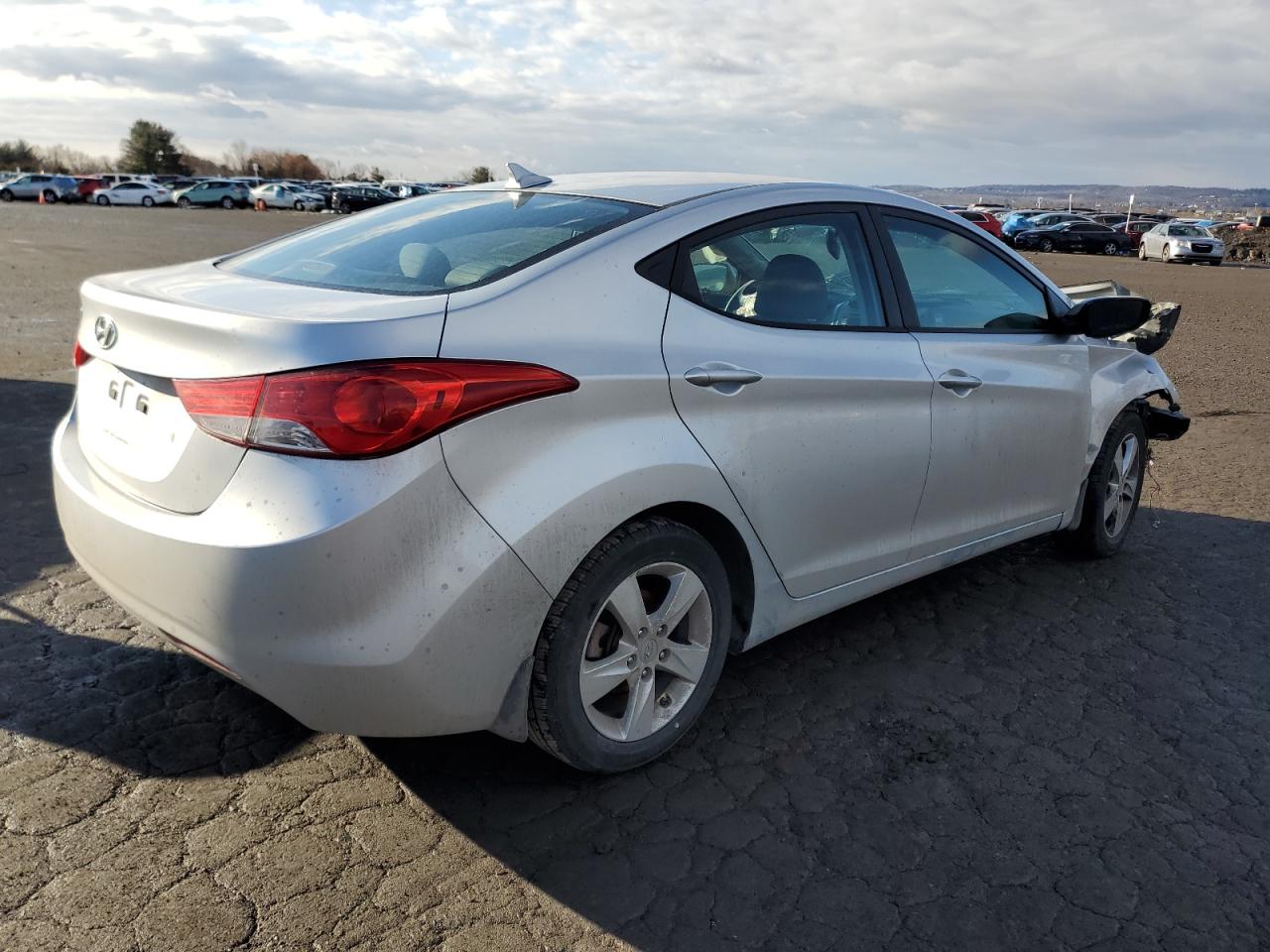2013 Hyundai Elantra - Image 3