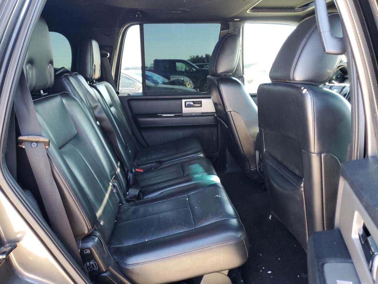 2015 Ford Expedition - Image 11