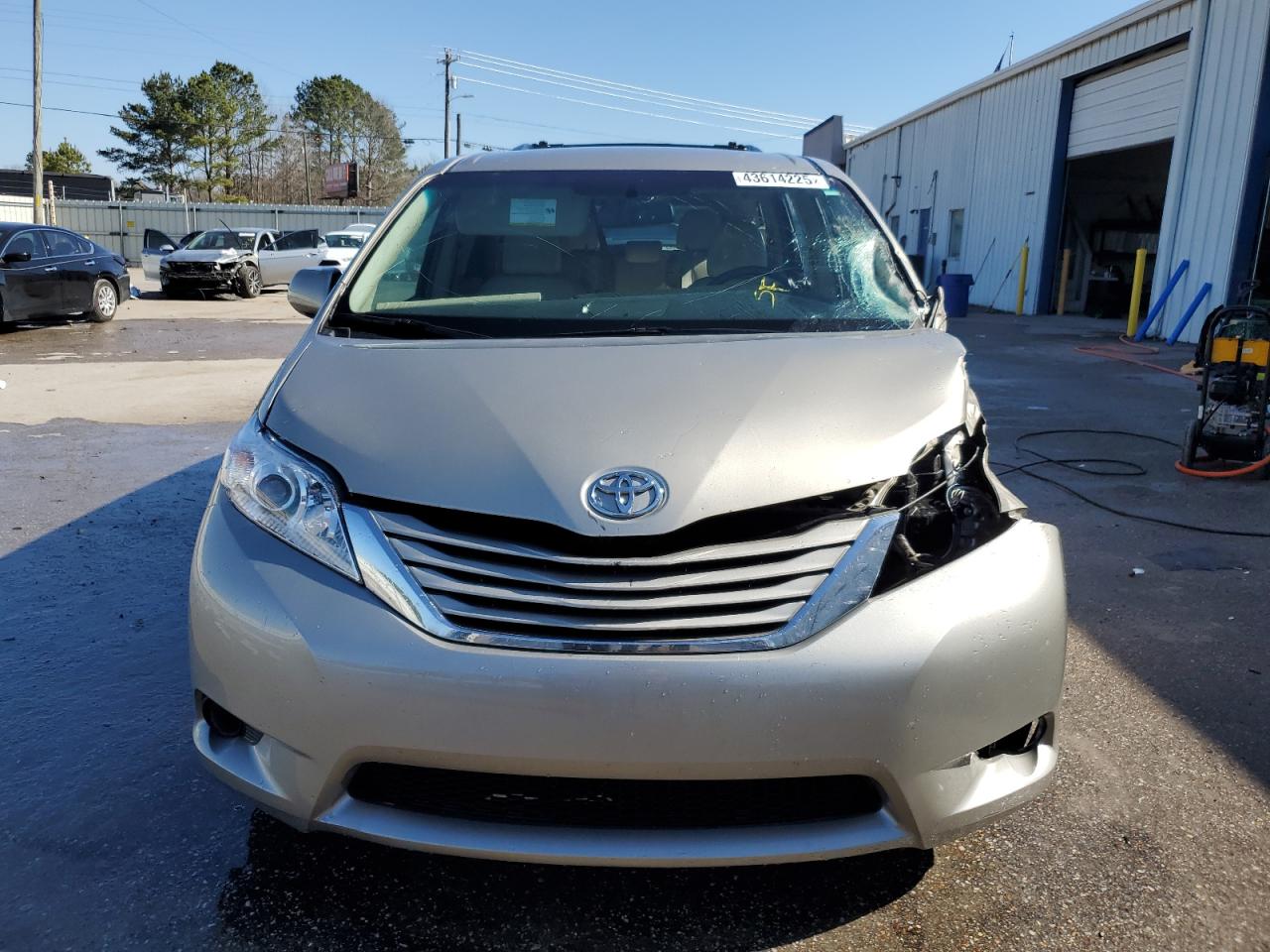 2015 Toyota Sienna - Image 5