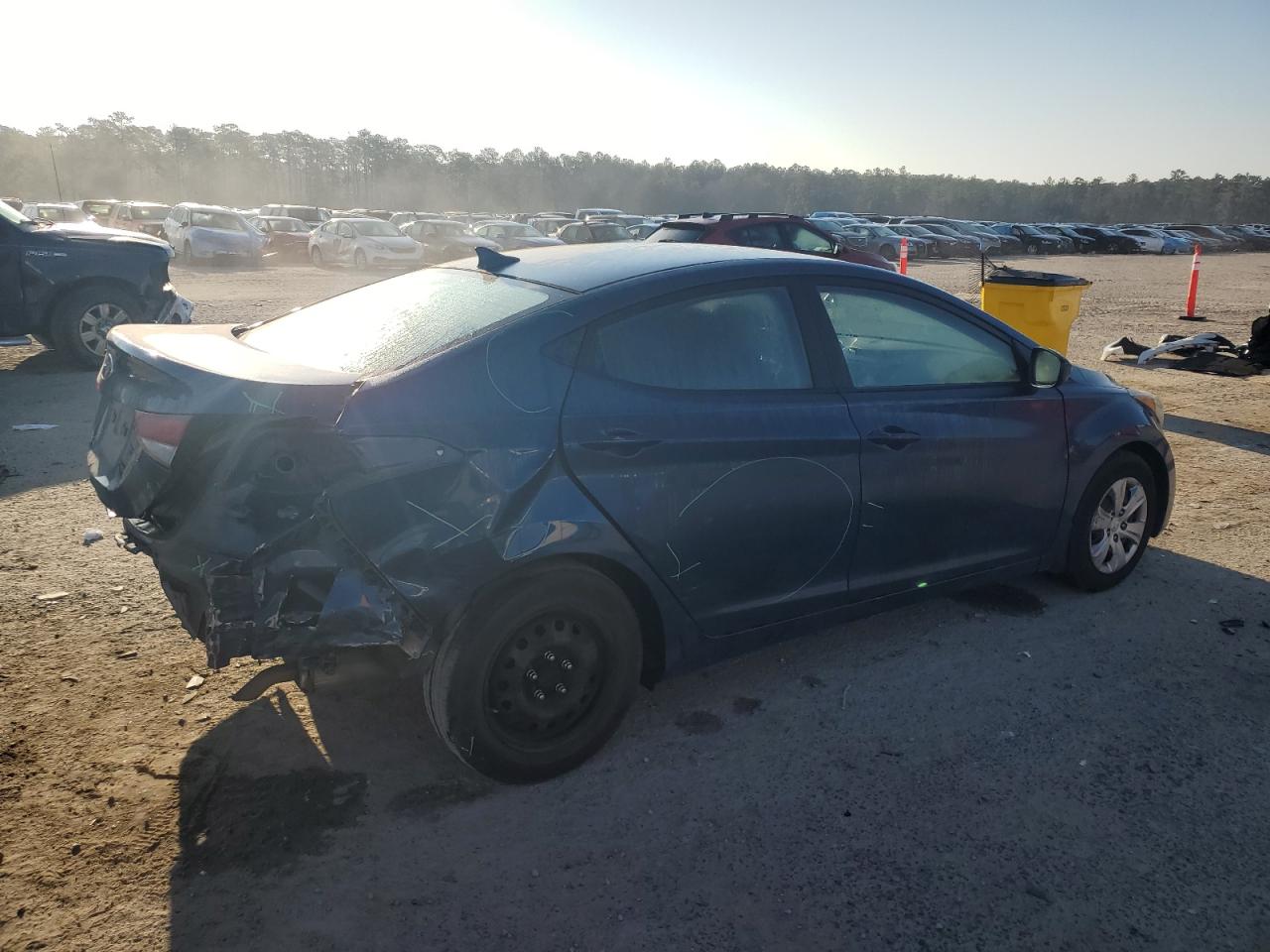 2016 Hyundai Elantra - Image 3