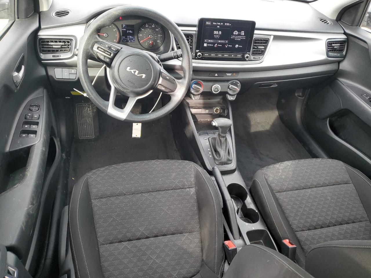 2022 Kia Rio - Image 8