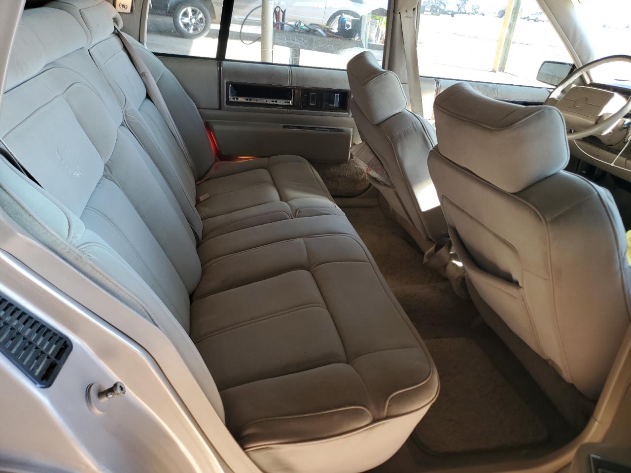 1990 Cadillac De Ville - Image 10