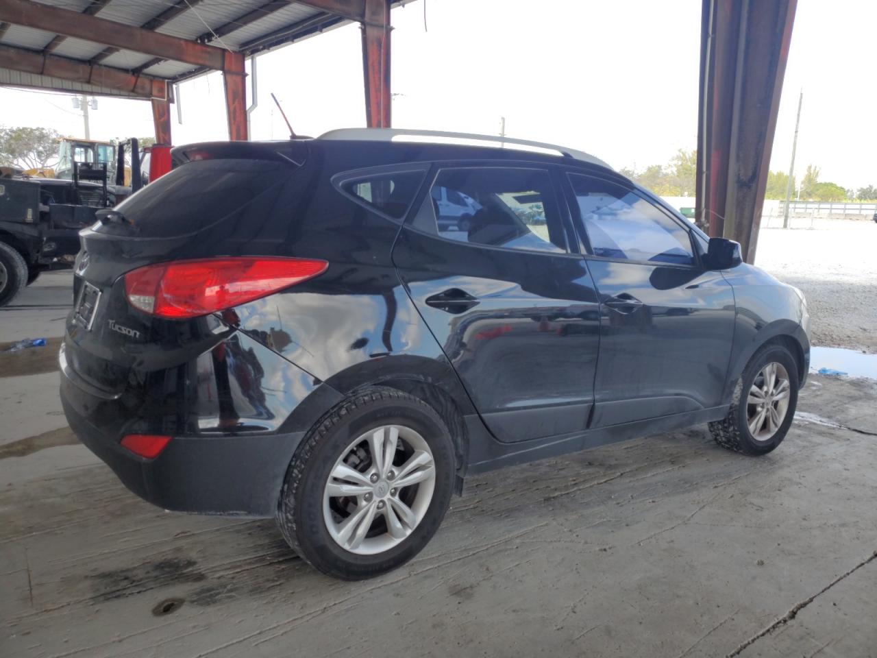 2011 Hyundai Tucson - Image 3