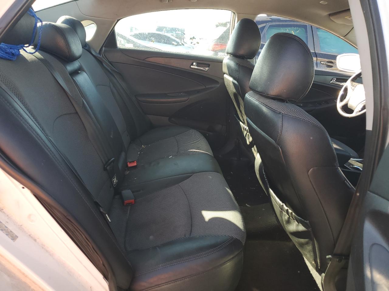 2011 Hyundai Sonata - Image 10