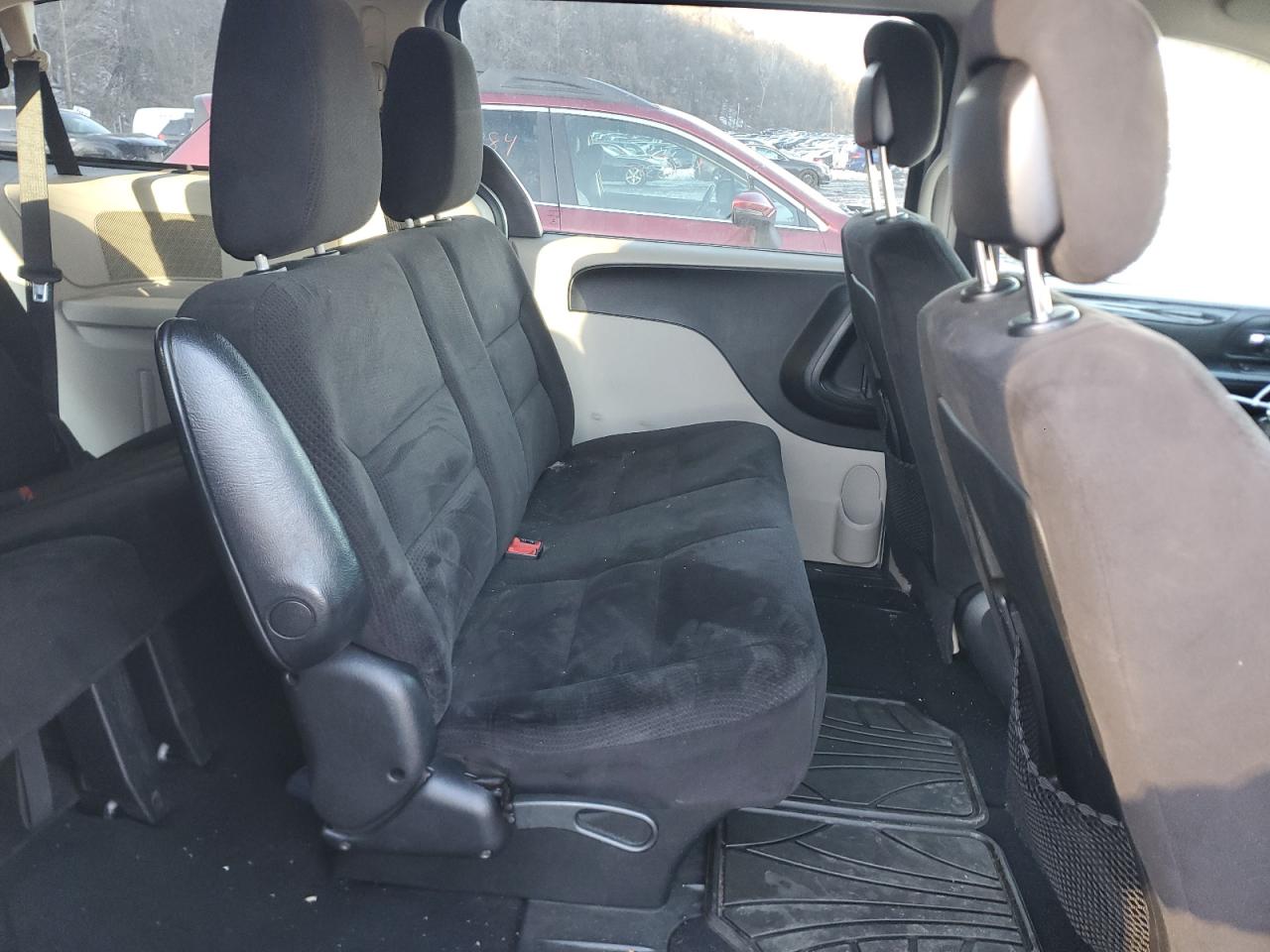 2014 Dodge Caravan - Image 11