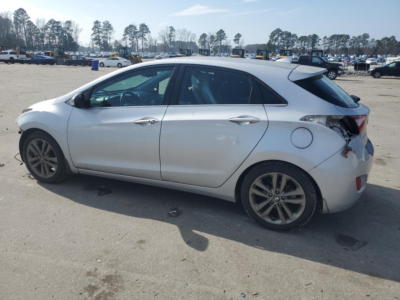 2016 Hyundai Elantra - Image 2