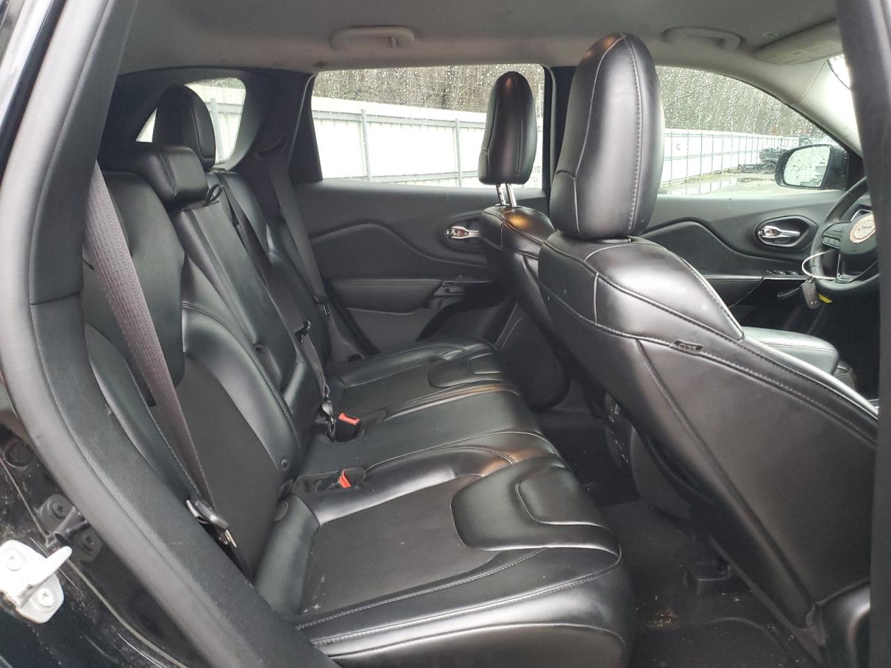 2019 Jeep Grand Cherokee - Image 11