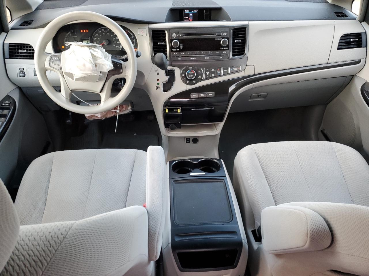 2014 Toyota Sienna - Image 8