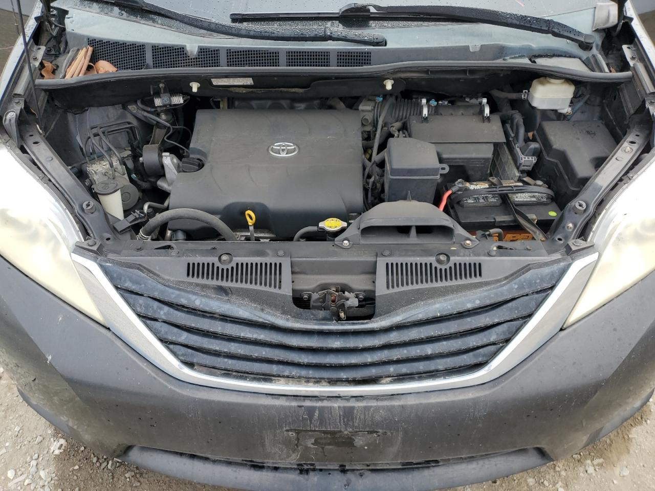 2012 Toyota Sienna - Image 12