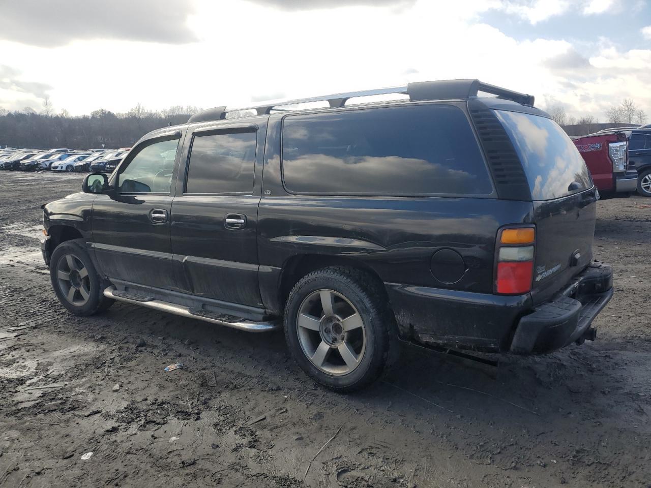 2006 Chevrolet Suburban - Image 2