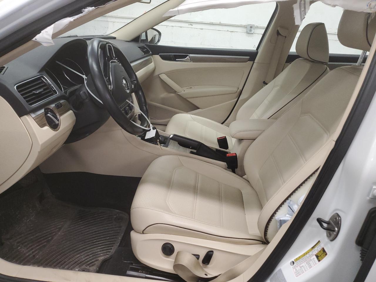 2017 Volkswagen Passat - Image 7