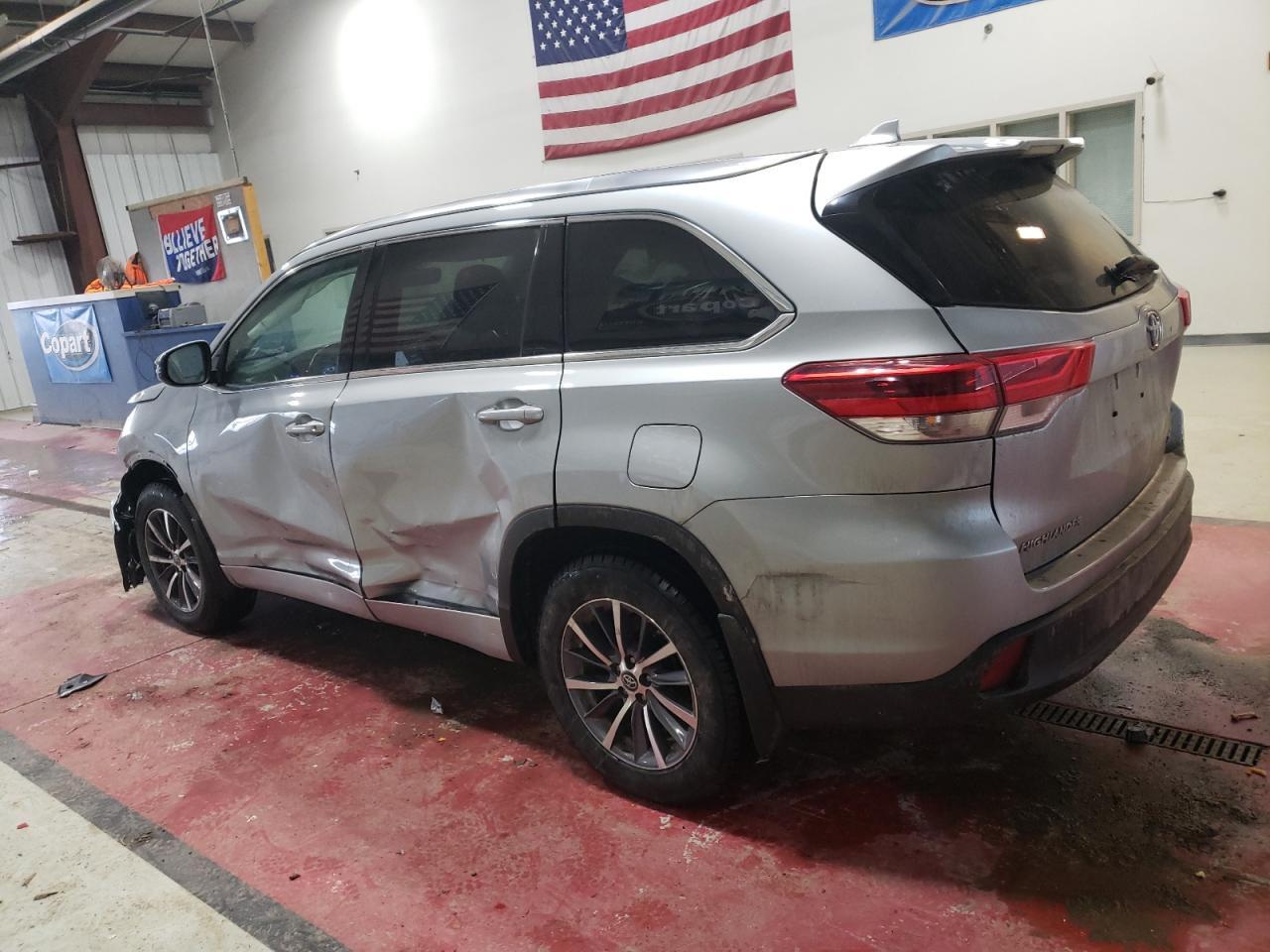 2018 Toyota Highlander - Image 2
