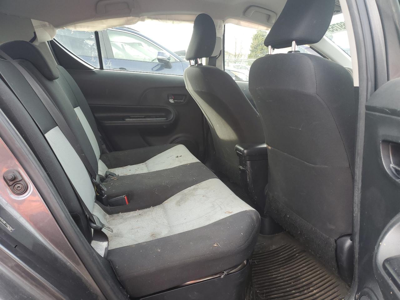 2015 Toyota Prius - Image 10