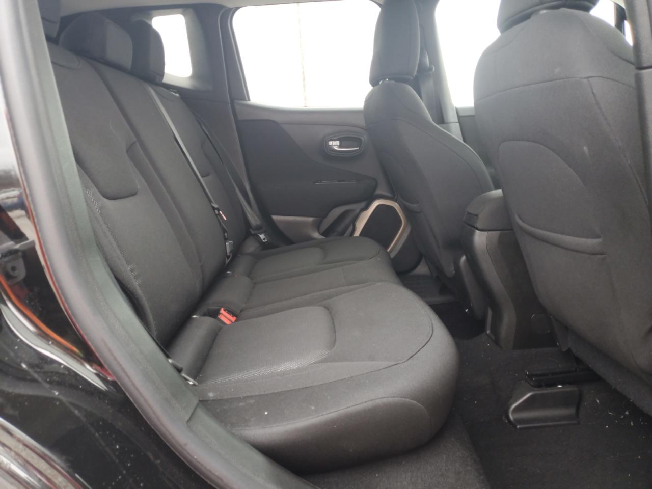 2017 Jeep Renegade - Image 11