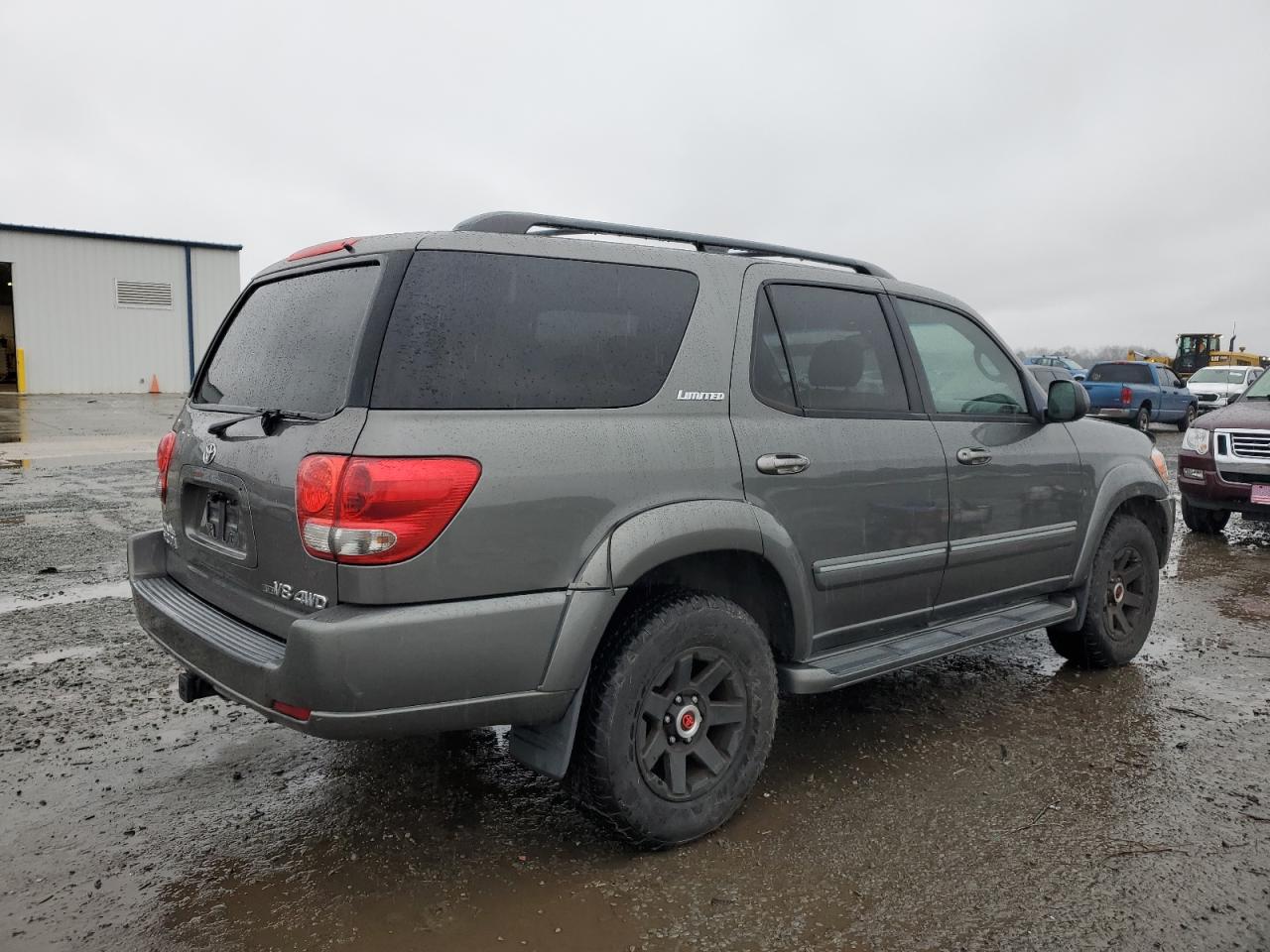 2005 Toyota Sequoia - Image 3
