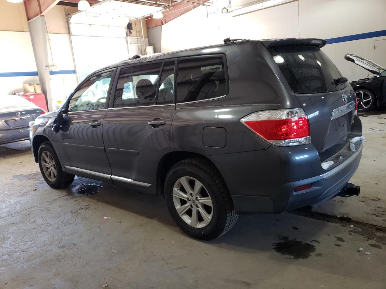 2011 Toyota Highlander - Image 2