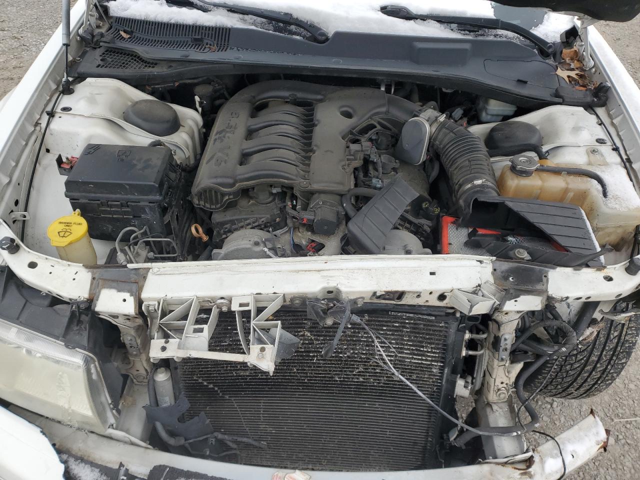 2010 Chrysler 300 - Image 13