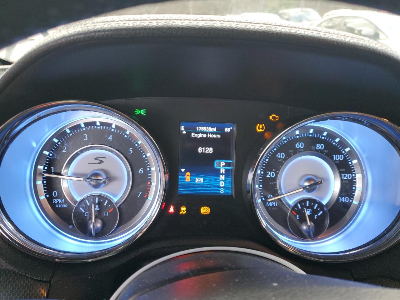 2014 Chrysler 300 - Image 9