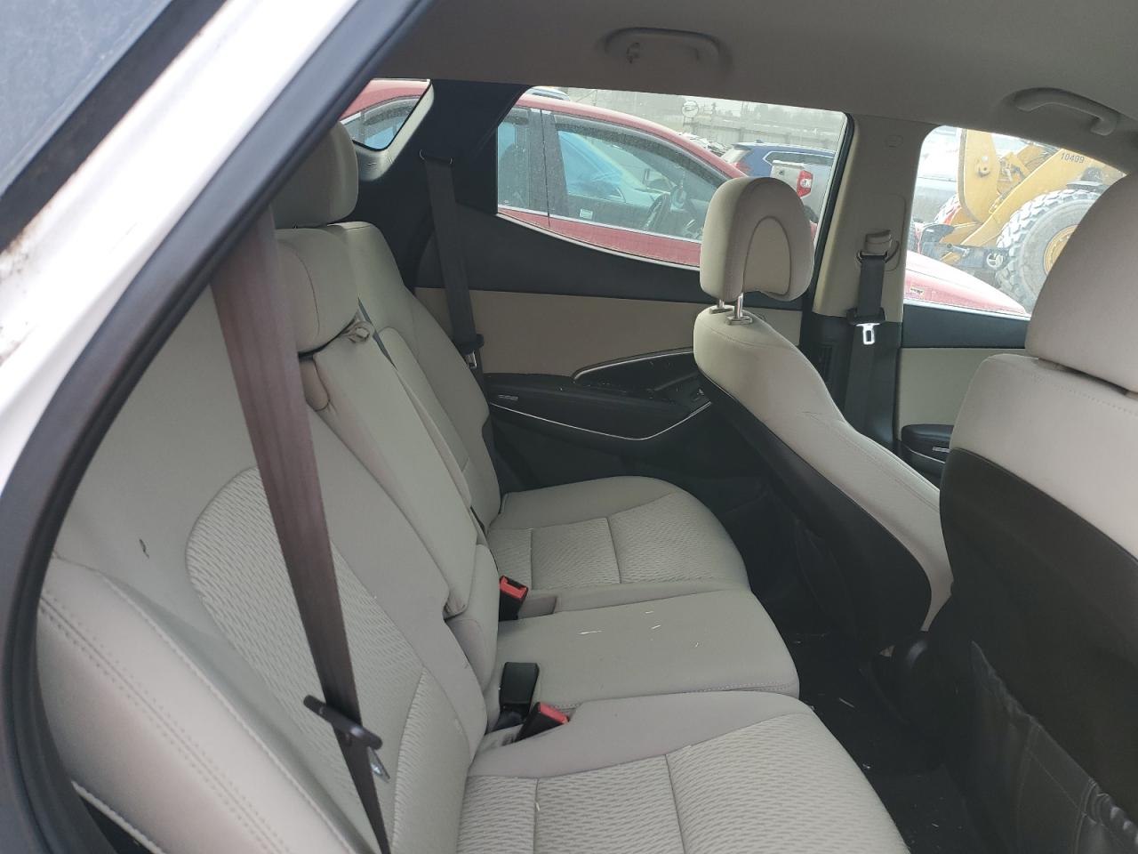 2017 Hyundai Santa Fe - Image 11