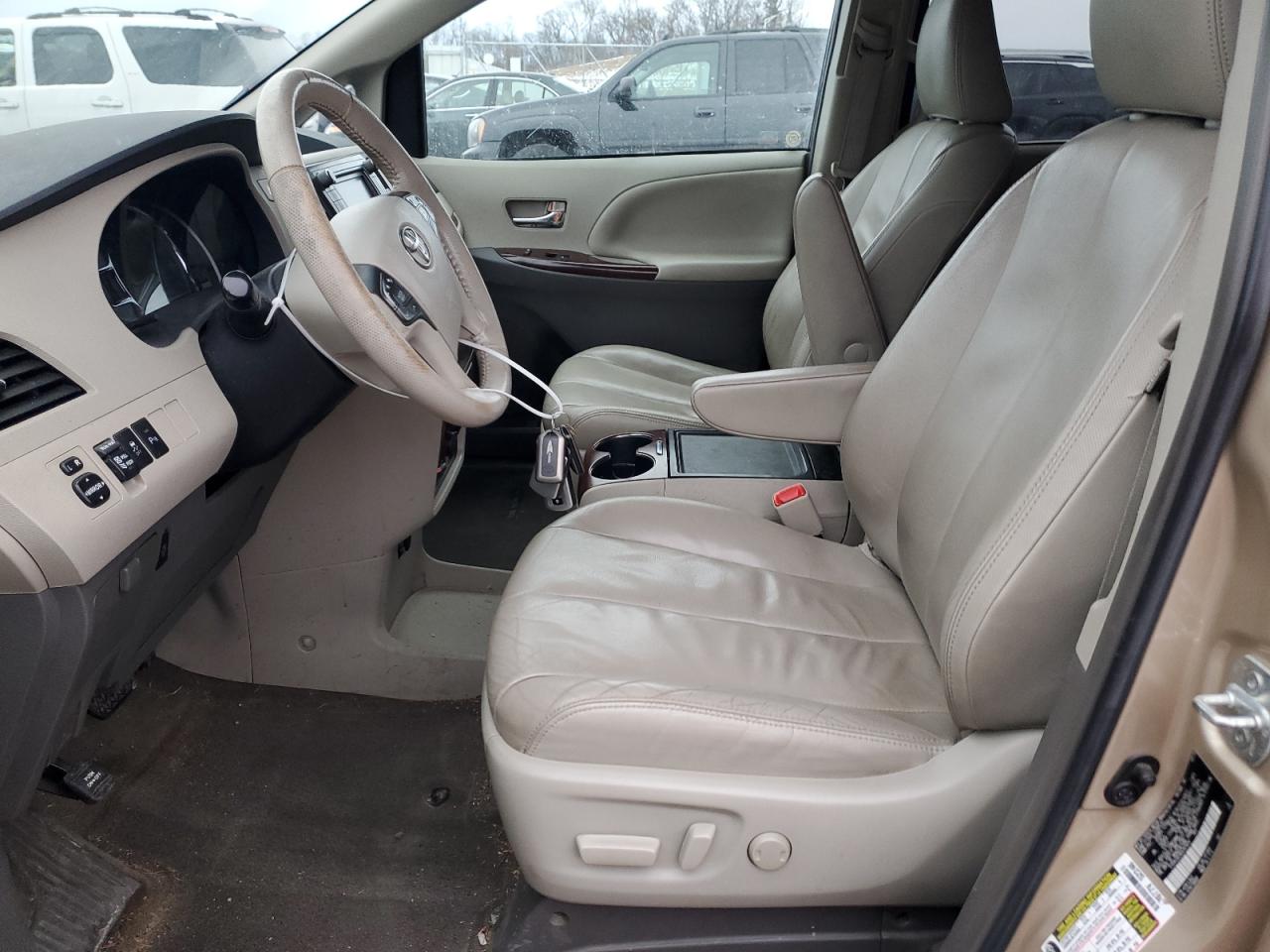 2013 Toyota Sienna - Image 7