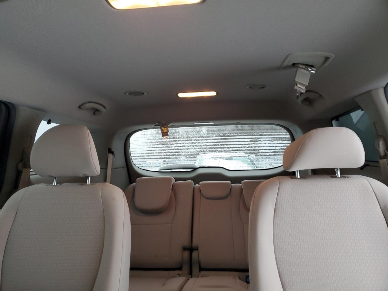 2016 Kia Sedona - Image 10