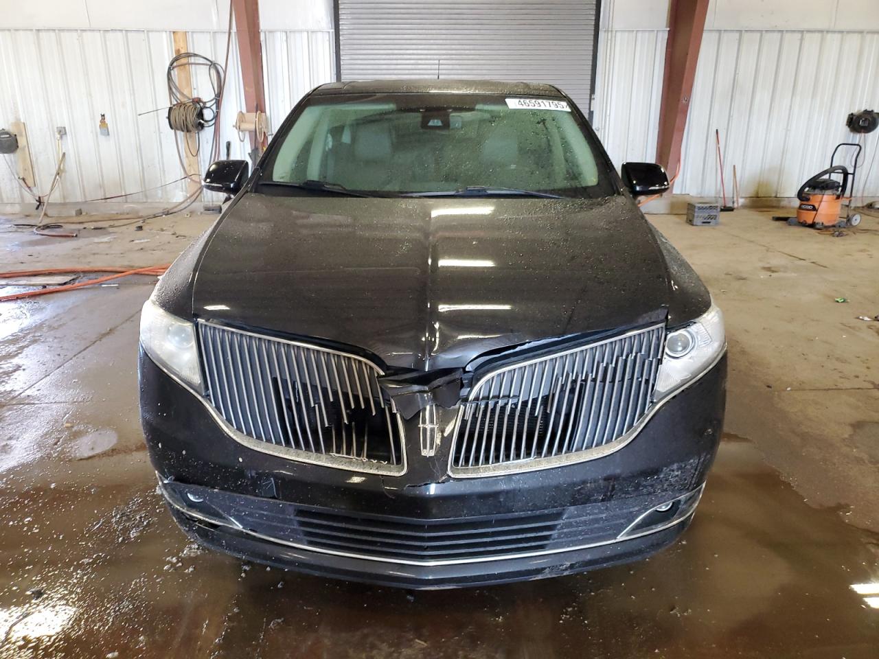 2013 Lincoln MKT - Image 5