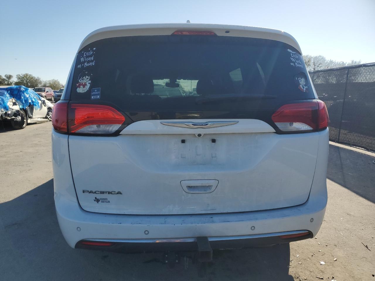 2018 Chrysler Pacifica - Image 6