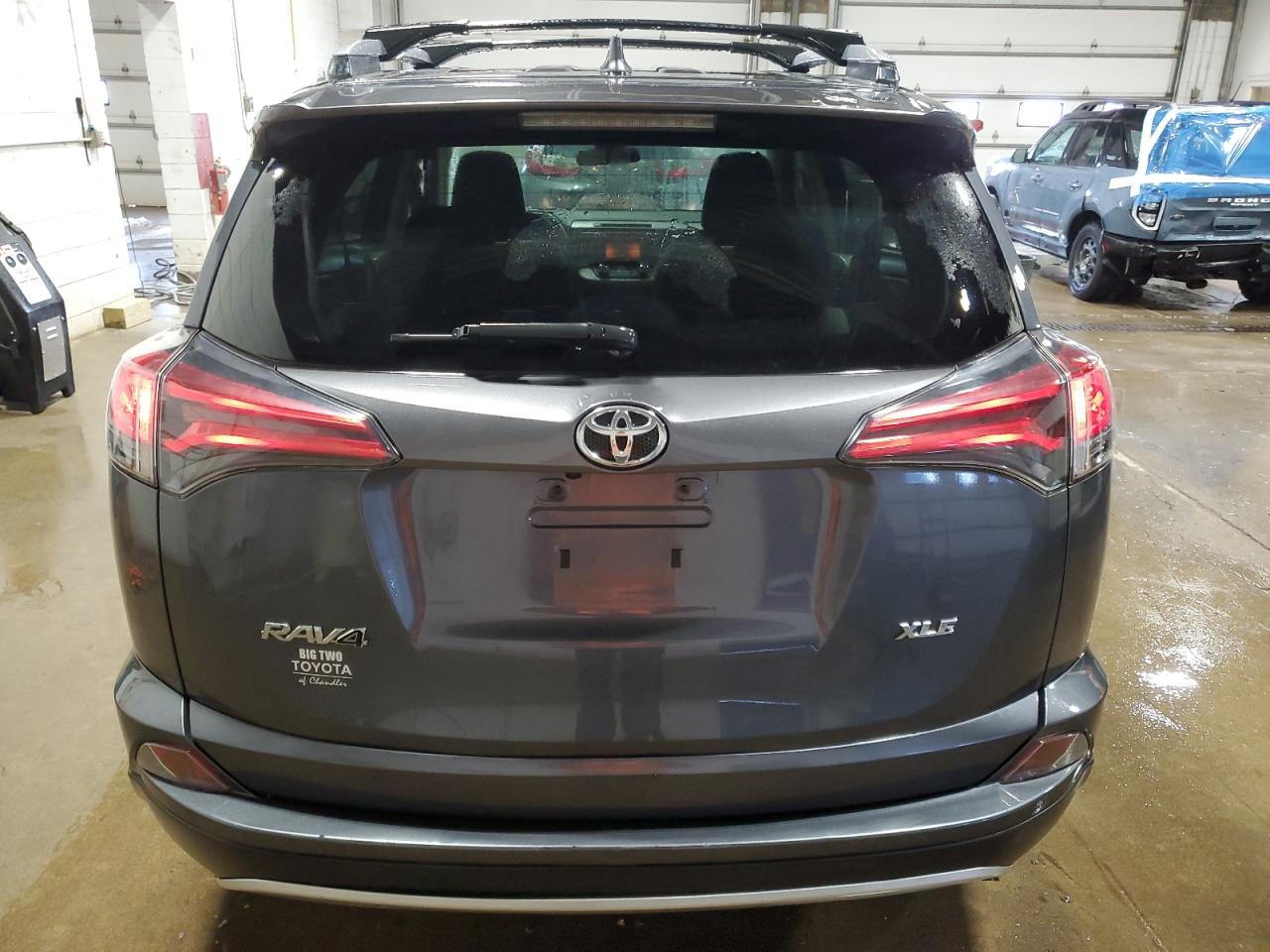2017 Toyota RAV 4 - Image 6