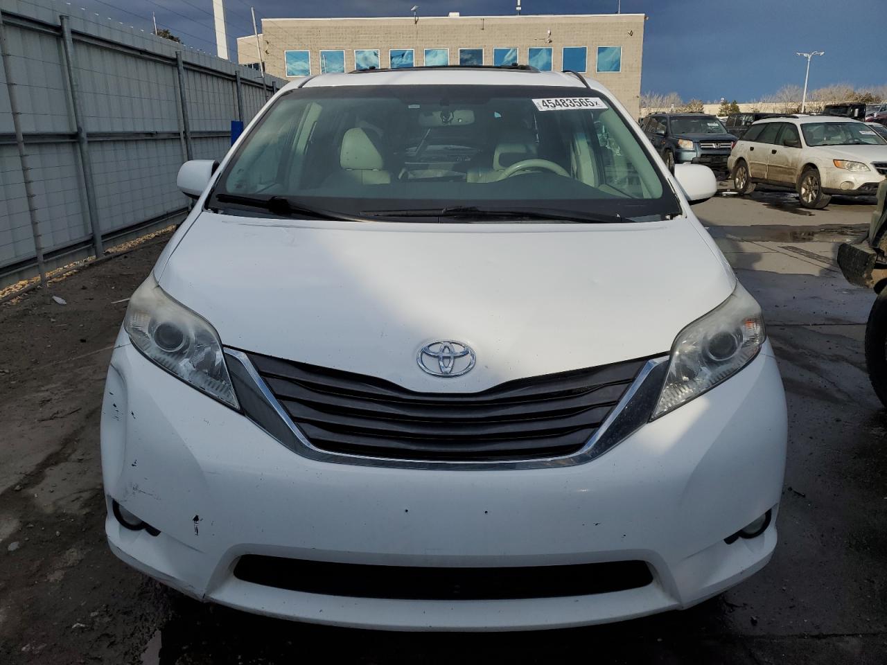 2014 Toyota Sienna - Image 5