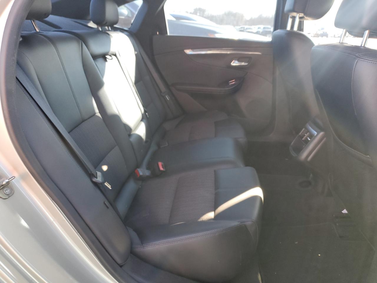 2014 Chevrolet Impala - Image 10