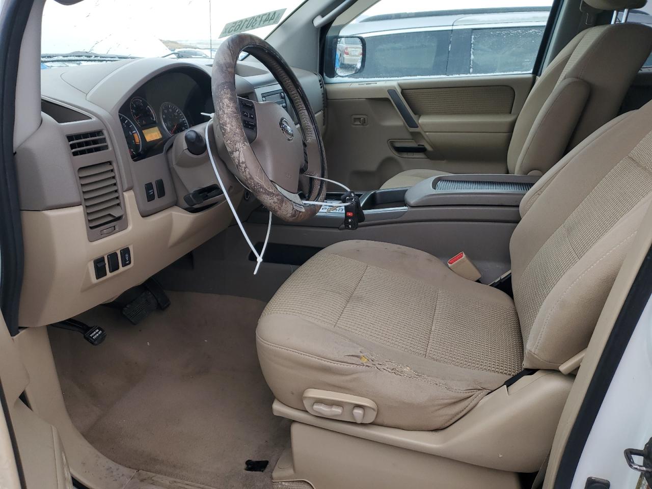 2010 Nissan Titan - Image 7