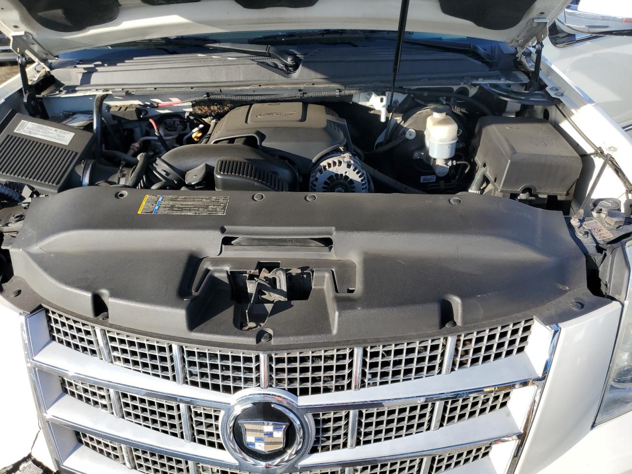 2008 Cadillac Escalade - Image 12