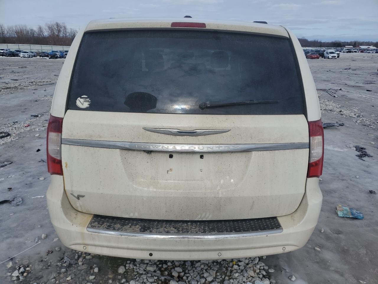 2013 Chrysler Town & Country - Image 6