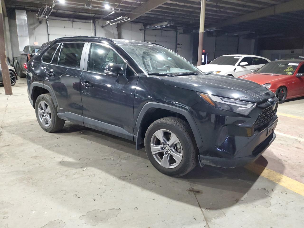 2022 Toyota RAV 4 - Image 4