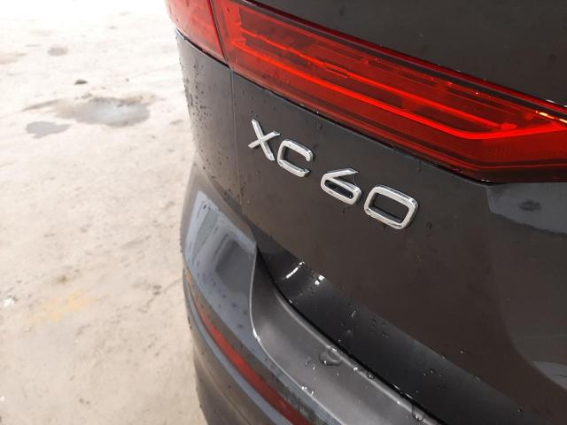 2022 VOLVO XC60 MOMEN